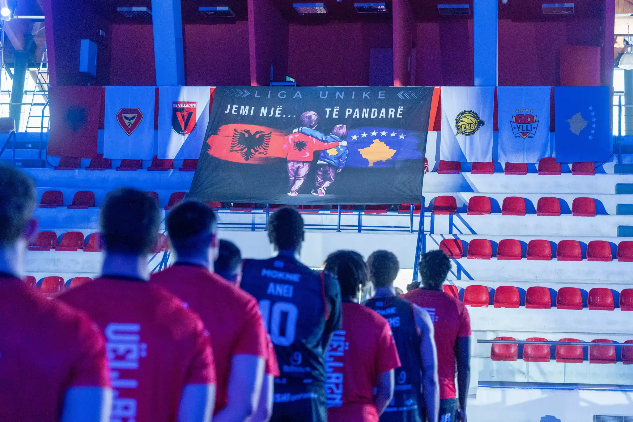 Albumi i ndeshjes Peja-Vëllaznimi (Liga Unike)