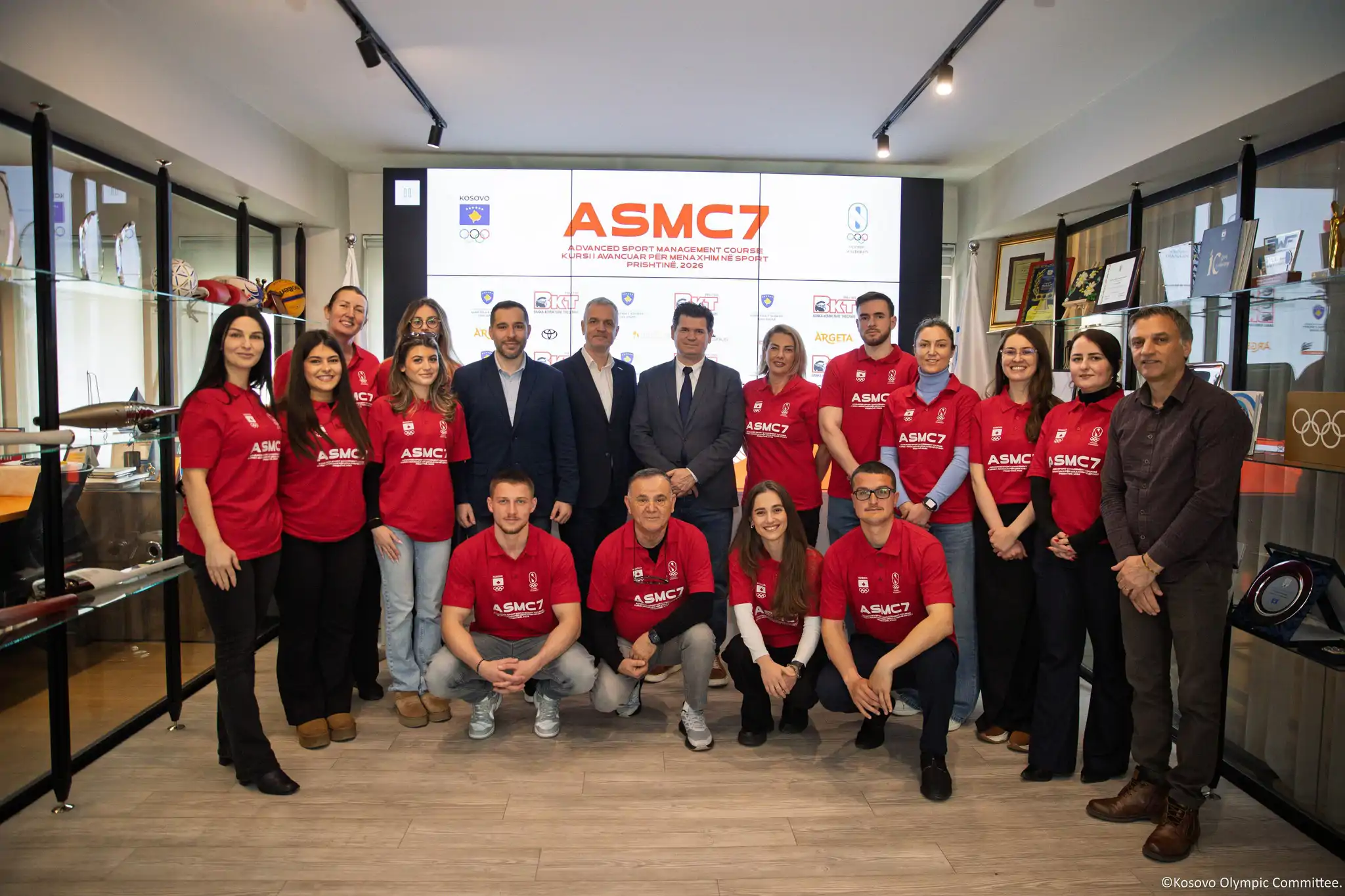 Fillon edicioni i shtatë i Kursit të ASMC, ku po marrin pjesë Vlora Braha dhe Sumeja Osmani